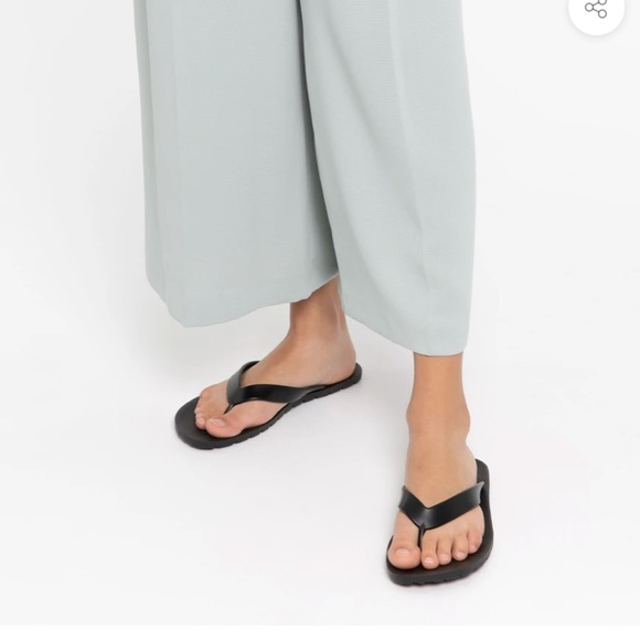 Matt and Nat Alberta Vegan Black Flip Flops - Picture 2 of 10